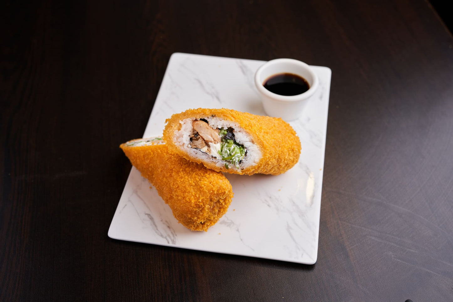 Handroll pollo teriyaki cebollín y queso crema