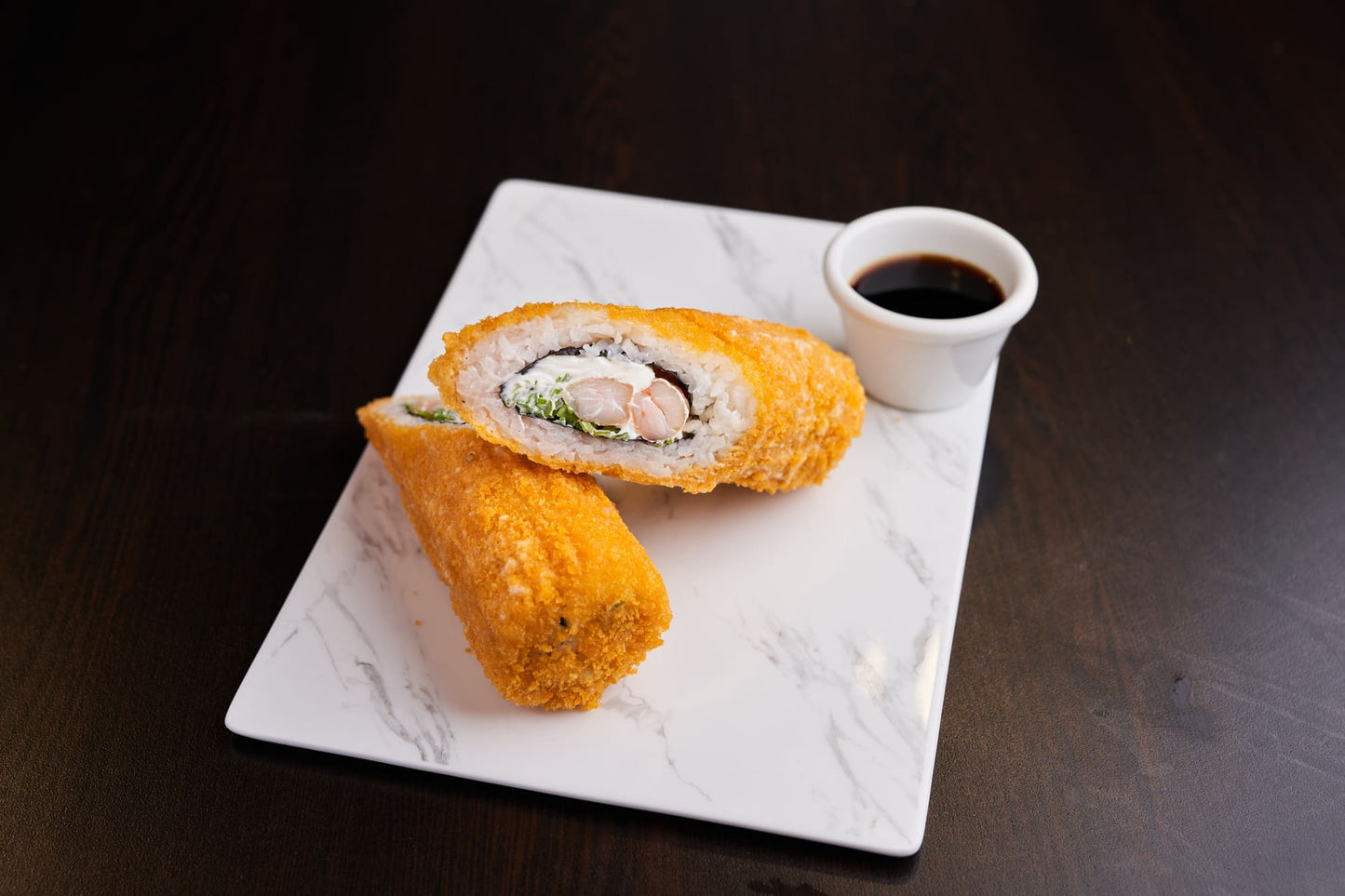 Handroll camarón cebollín y queso crema